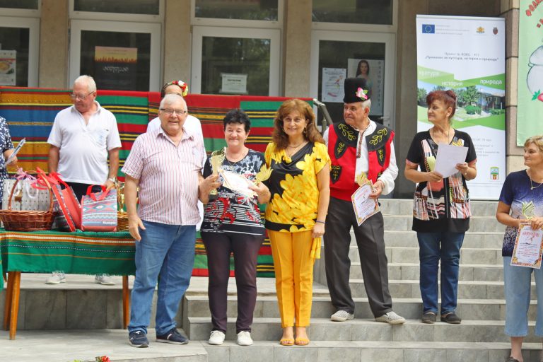Десето юбилейно издание на фолклорно-кулинарния празник „Ден на кокошата чорба“ се проведе в Козаревец
