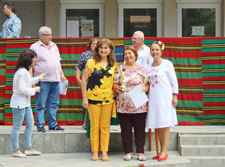 Десето юбилейно издание на фолклорно-кулинарния празник „Ден на кокошата чорба“ се проведе в Козаревец