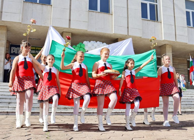 В учебните заведения в Лясковско откриха тържествено новата учебна година