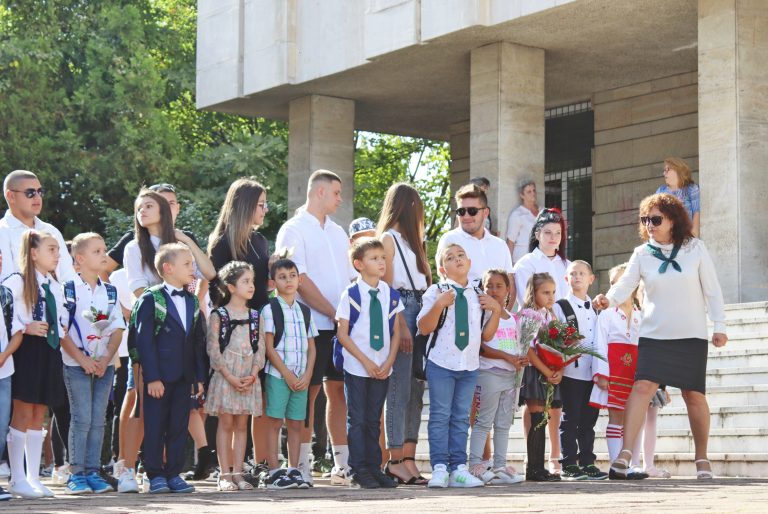 В учебните заведения в Лясковско откриха тържествено новата учебна година