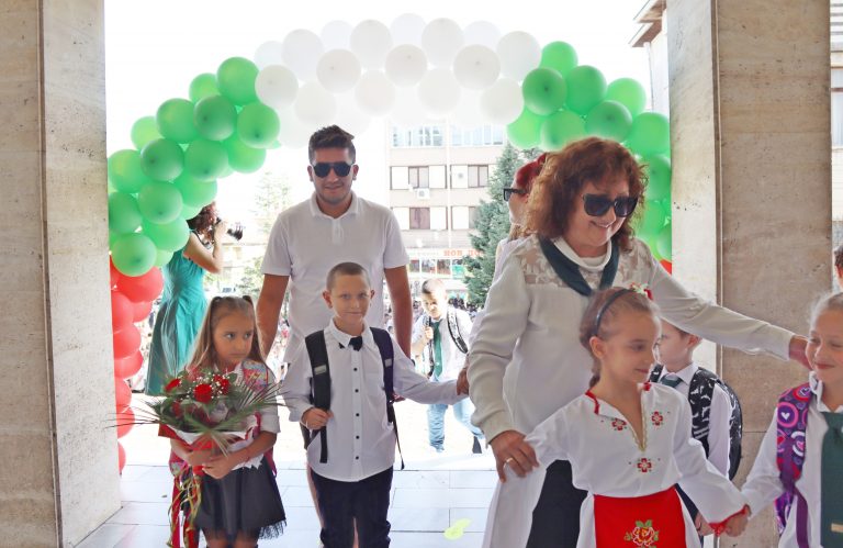 В учебните заведения в Лясковско откриха тържествено новата учебна година
