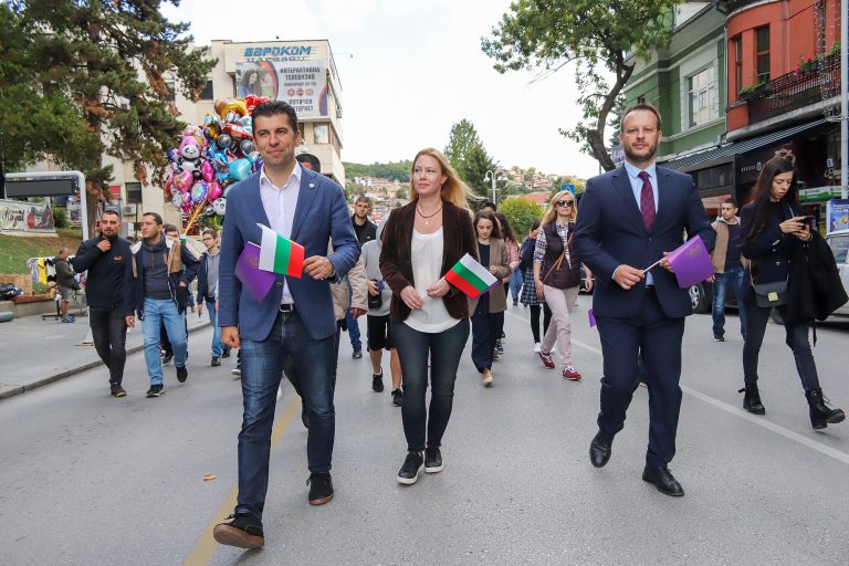 Пари и власт | Кирил Петков:  „Време е България да се развива по  нов модерен начин и без корупция“