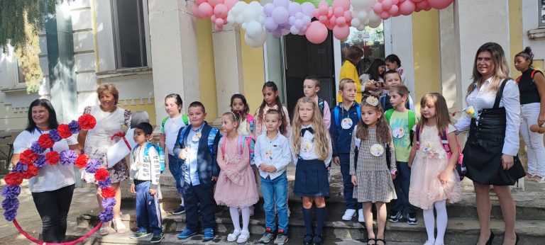 В учебните заведения в Лясковско откриха тържествено новата учебна година