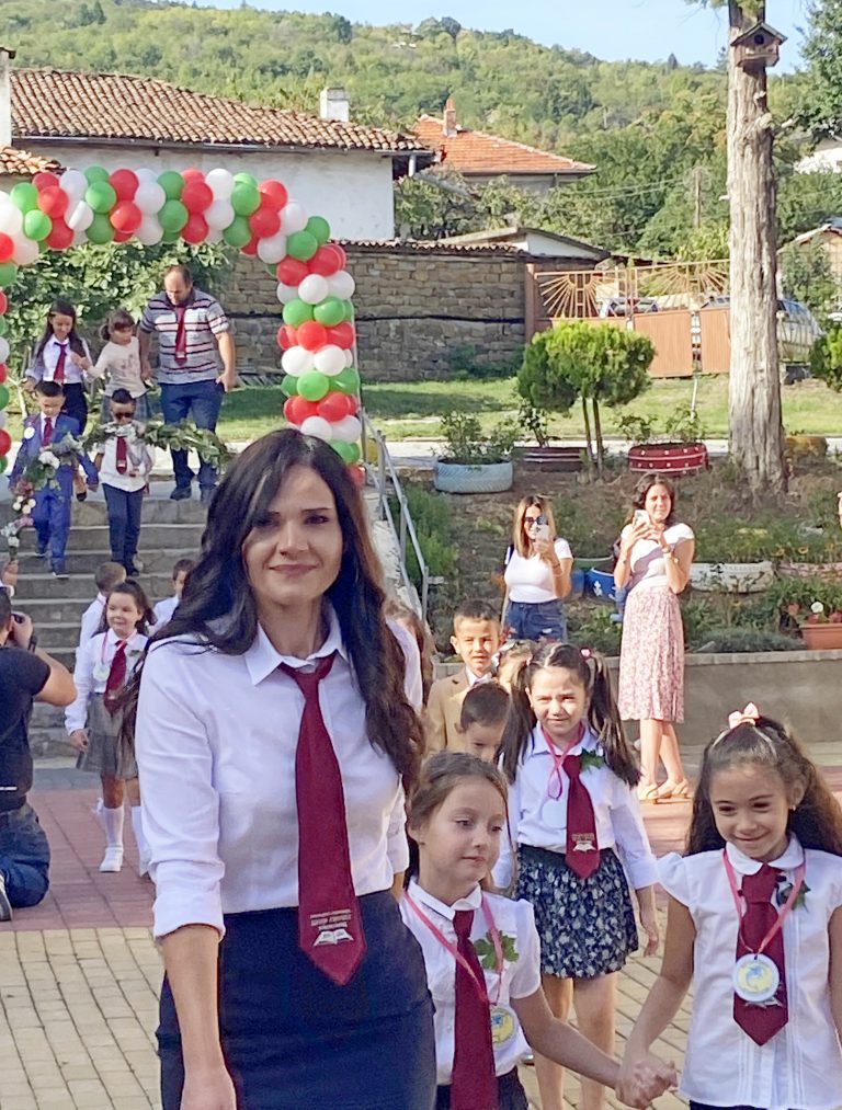 В учебните заведения в Лясковско откриха тържествено новата учебна година