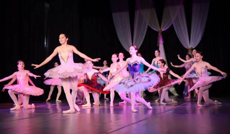 Седем балетни колектива радваха публиката в Лясковец по време на XIV-тия „Празник на балета“