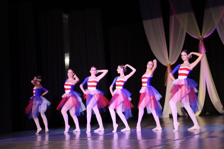 Седем балетни колектива радваха публиката в Лясковец по време на XIV-тия „Празник на балета“