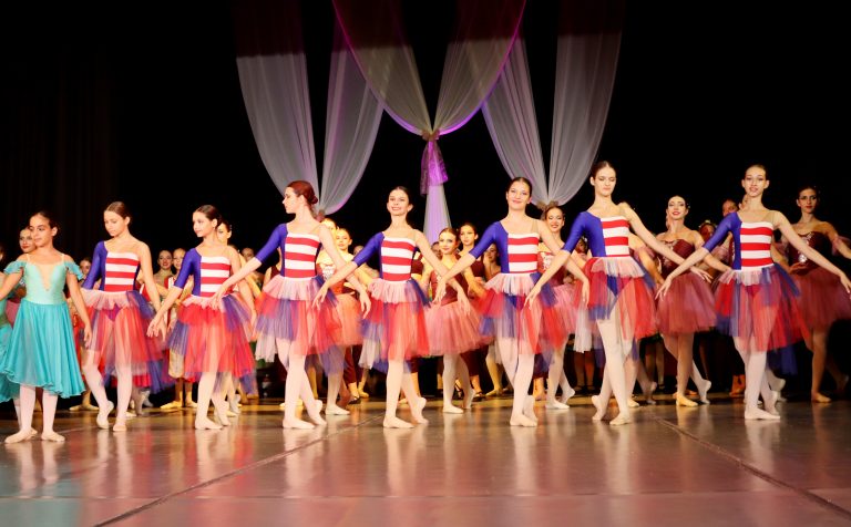 Седем балетни колектива радваха публиката в Лясковец по време на XIV-тия „Празник на балета“