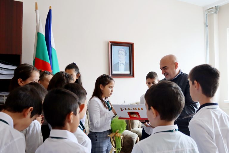 В Лясковец млади граждани се срещнаха с местната власт в Деня на българската община