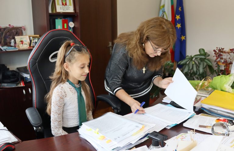 В Лясковец млади граждани се срещнаха с местната власт в Деня на българската община