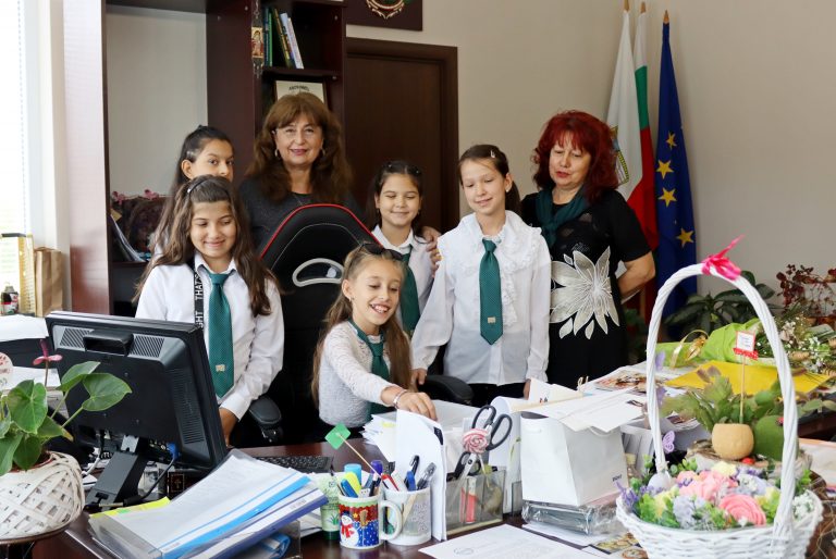 В Лясковец млади граждани се срещнаха с местната власт в Деня на българската община