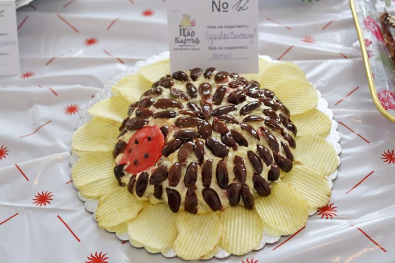 Горещи новини | Кулинарно-фолклорният празник на картофа в Добри дял се проведе за шести път