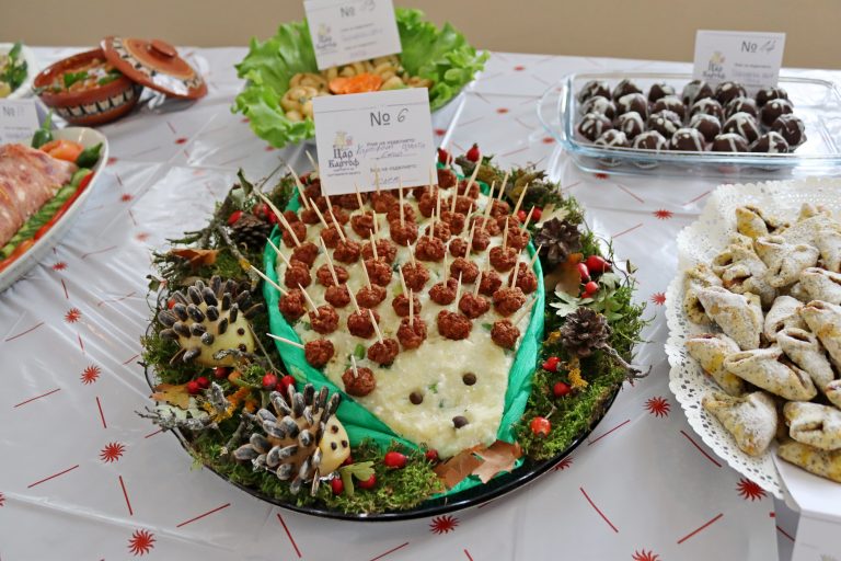 Кулинарно-фолклорният празник на картофа в Добри дял се проведе за шести път