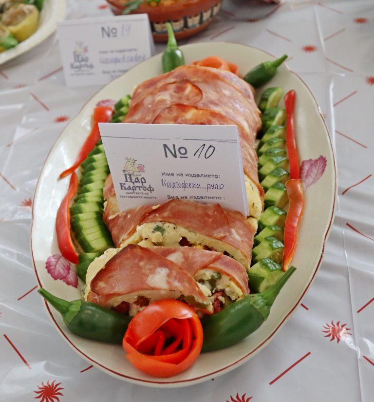 Кулинарно-фолклорният празник на картофа в Добри дял се проведе за шести път