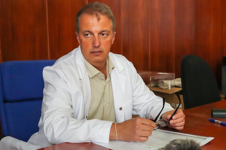 Над 100 медици от областната болница протестираха с искане за по-високи заплати