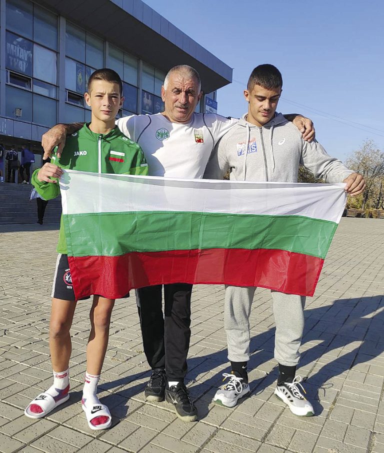 Спорт | Достойно представяне  на еленските момчета  на Балканското по борба