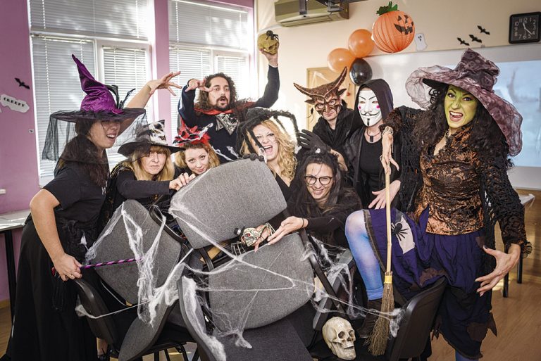 Близо 100 деца и родители показаха знания и умения в страховито парти за Хелоуин