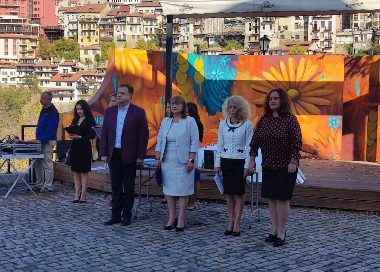 96 учители от областта бяха отличени по повод Деня на народните будители