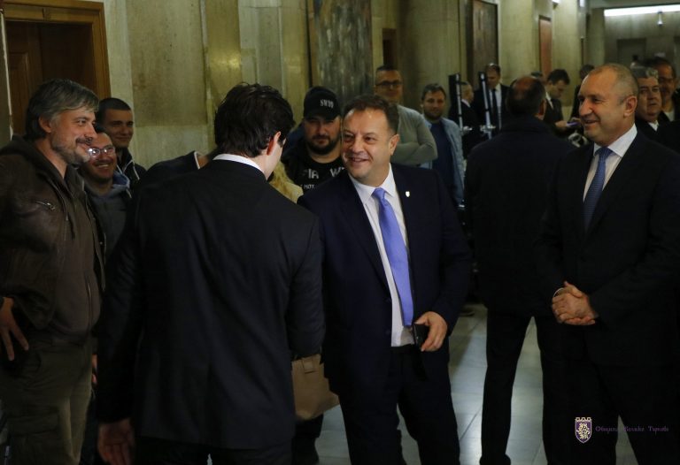 Президентът Румен Радев посети снимките  на филма „Дяволското гърло“ в Общината