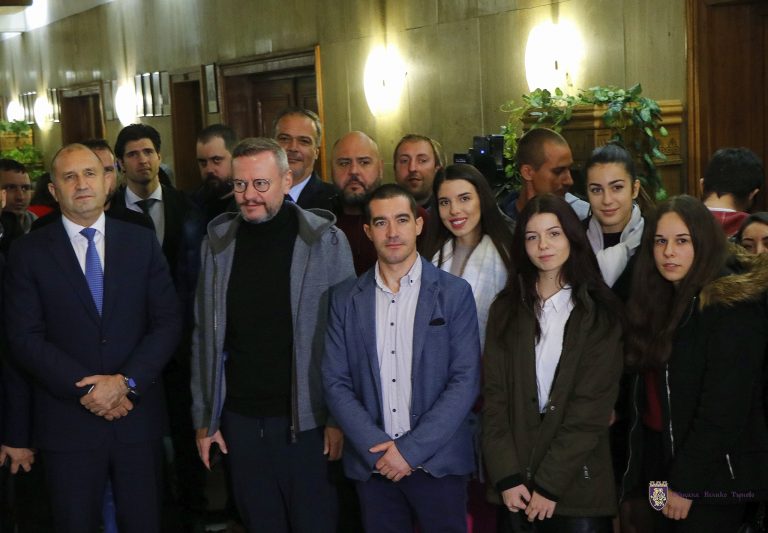 Президентът Румен Радев посети снимките  на филма „Дяволското гърло“ в Общината