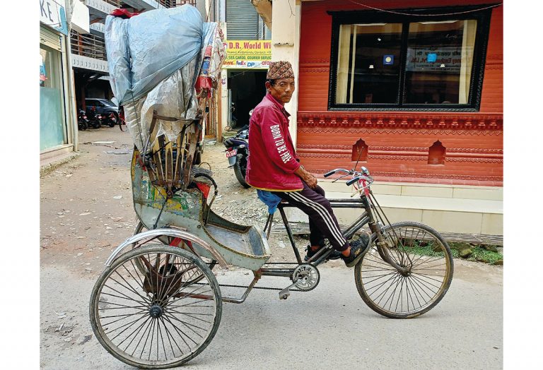 Влюбена във върховете, учителка достигна подножието на Еверест