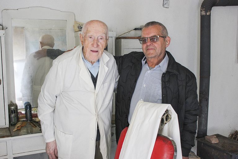 94-годишен върти бръснача в Горски Горен Тръмбеш