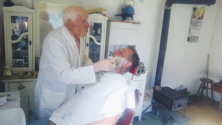 94-годишен върти бръснача в Горски Горен Тръмбеш