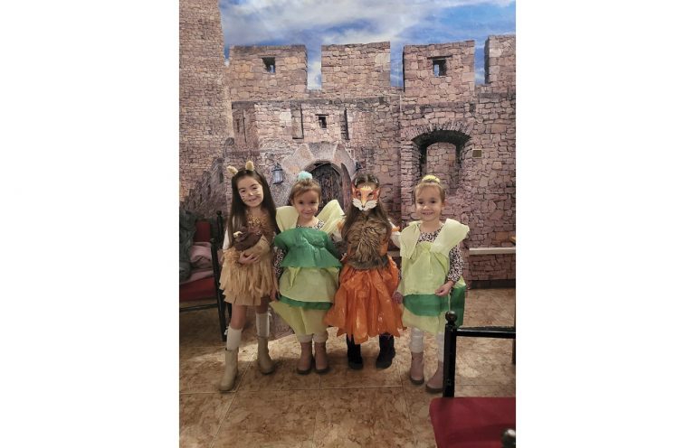 Горна Оряховица | Деца дефилираха в костюми от рециклирани  материали в модно шоу “Малко въображение”