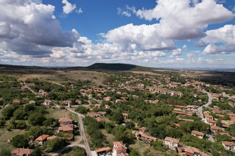 Граждани подготвят мирен протест срещу изгарянето на отпадъци край Върбовка