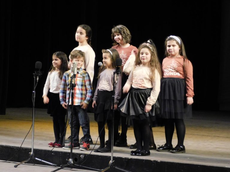 Благотворителен концерт събра средства за 4-годишна стипендия на даровит студент