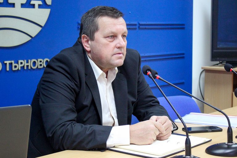 Горещи новини | Три сигнала за нарушения е подал  бивш шеф на ДФЗ във В. Търново