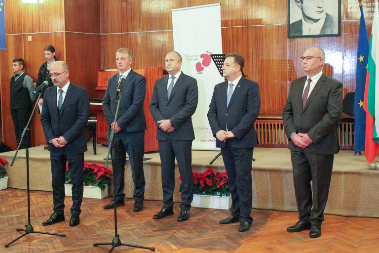 Президентът Румен Радев даде старт на „Българската Коледа“ от В. Търново