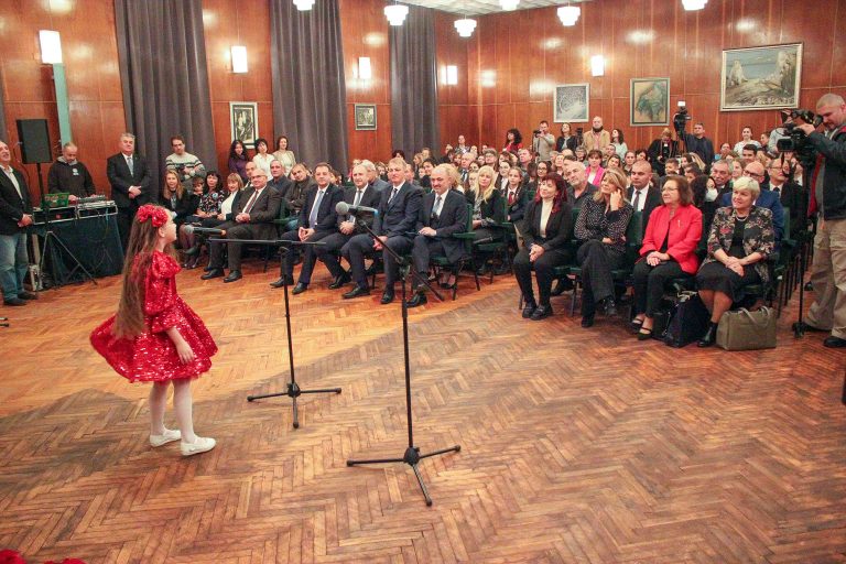 Президентът Румен Радев даде старт на „Българската Коледа“ от В. Търново