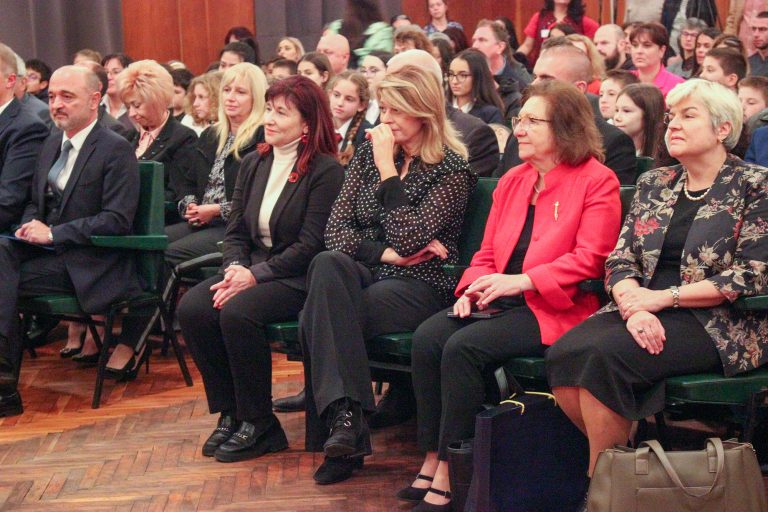 Президентът Румен Радев даде старт на „Българската Коледа“ от В. Търново