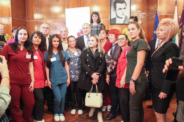 Президентът Румен Радев даде старт на „Българската Коледа“ от В. Търново