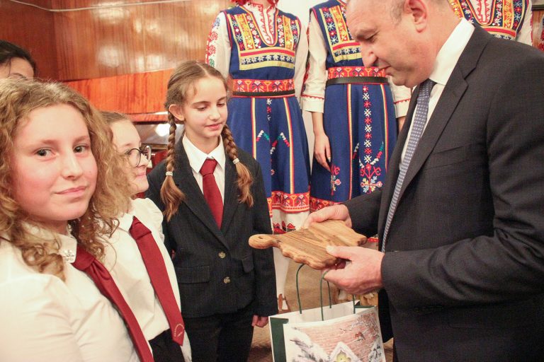Президентът Румен Радев даде старт на „Българската Коледа“ от В. Търново