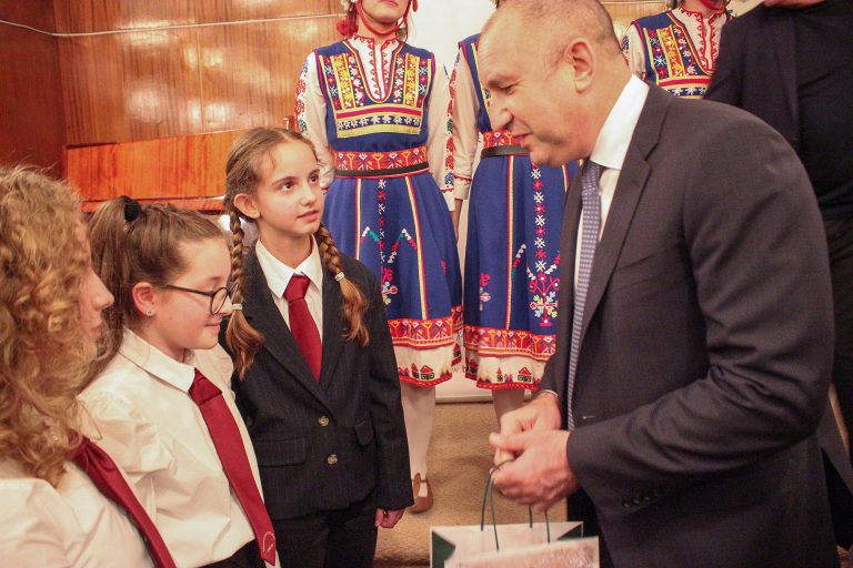 Президентът Румен Радев даде старт на „Българската Коледа“ от В. Търново