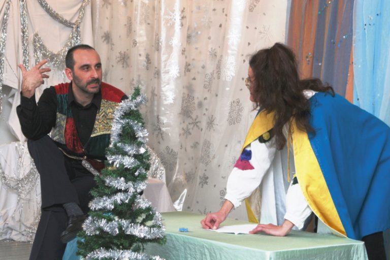 Култура | С “Коледни сънища” на  Театър ВЕСЕЛ Дядо Коледа пристига в читалище “Искра”