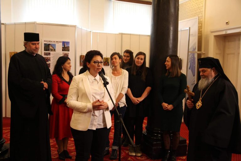 Общество | В парламента показаха икони, дело на деца от Неделното училище към храма „Свети Николай“