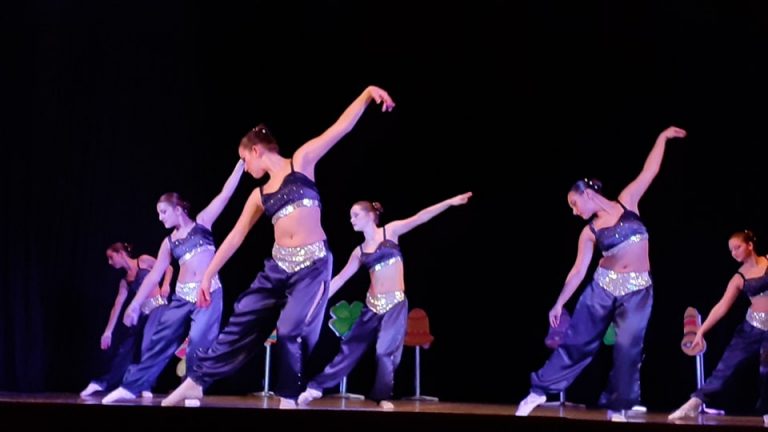 Празничните събития и забавни изяви на лясковското читалище зарадваха малки и големи