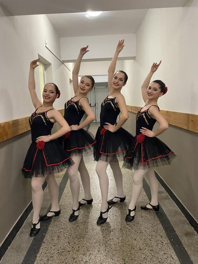 Празничните събития и забавни изяви на лясковското читалище зарадваха малки и големи