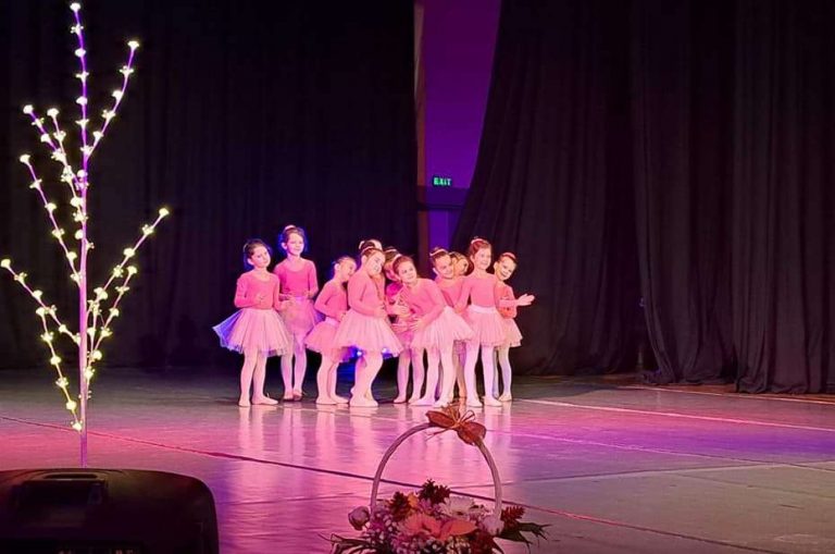 Празничните събития и забавни изяви на лясковското читалище зарадваха малки и големи