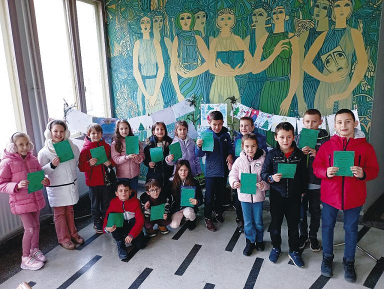 Култура | Деца се подготвят за Коледа със занимания в читалище “Искра”