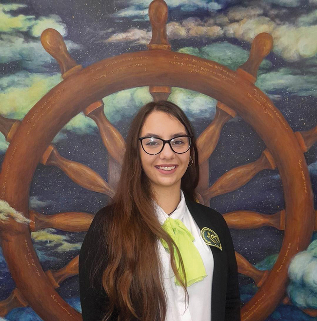 Общество | Мирела Петрова от Гимназията по туризъм с награда от конкурс