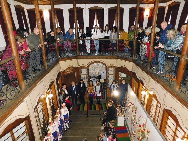 Наградиха ученици, изработили най-красивите сурвакници