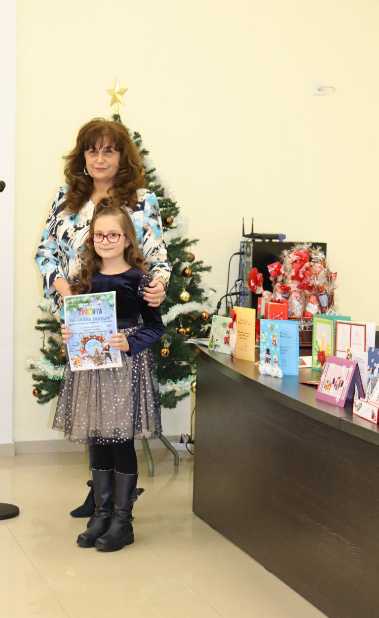 Горещи новини | Децата от община Лясковец рисуваха коледни честитки за четиринадесети път