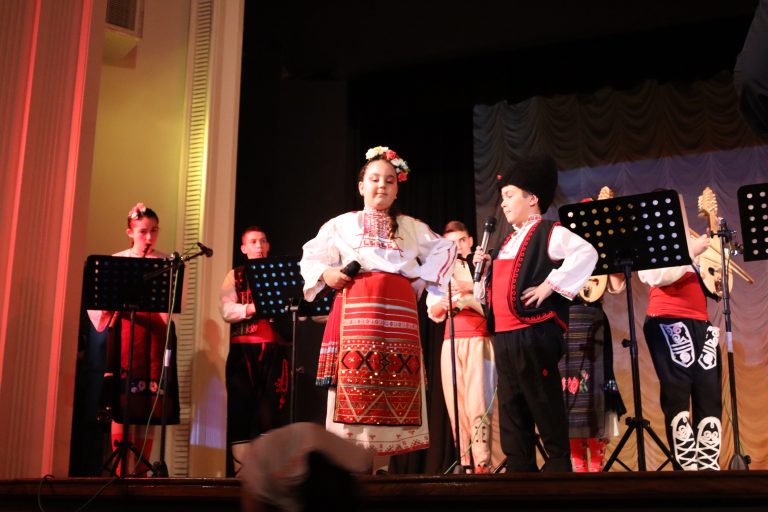 Празничните събития и забавни изяви на лясковското читалище зарадваха малки и големи