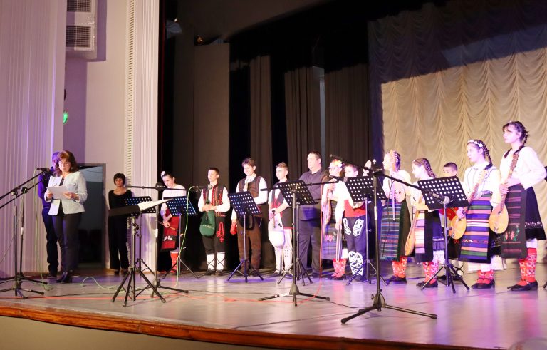 Празничните събития и забавни изяви на лясковското читалище зарадваха малки и големи