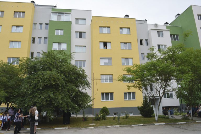 Общество | С 200 000 лв. в Павликени подпомагат издаването на  технически паспорти на блоковете за предстоящото саниране