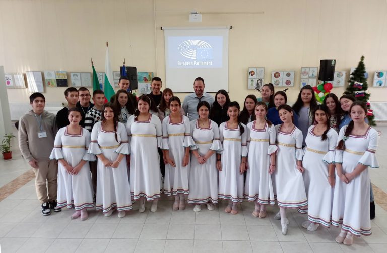 Горна Оряховица | Евродепутат гостува  в СУ “Вичо Грънчаров”