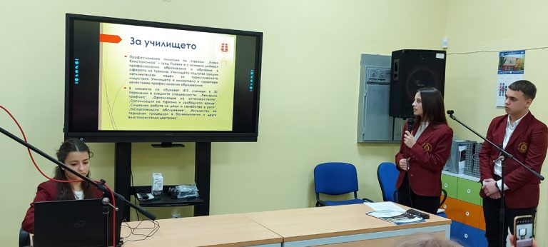 Общество | Представители на училища,  носещи името на  Алеко Константинов,  се срещнаха в Свищов